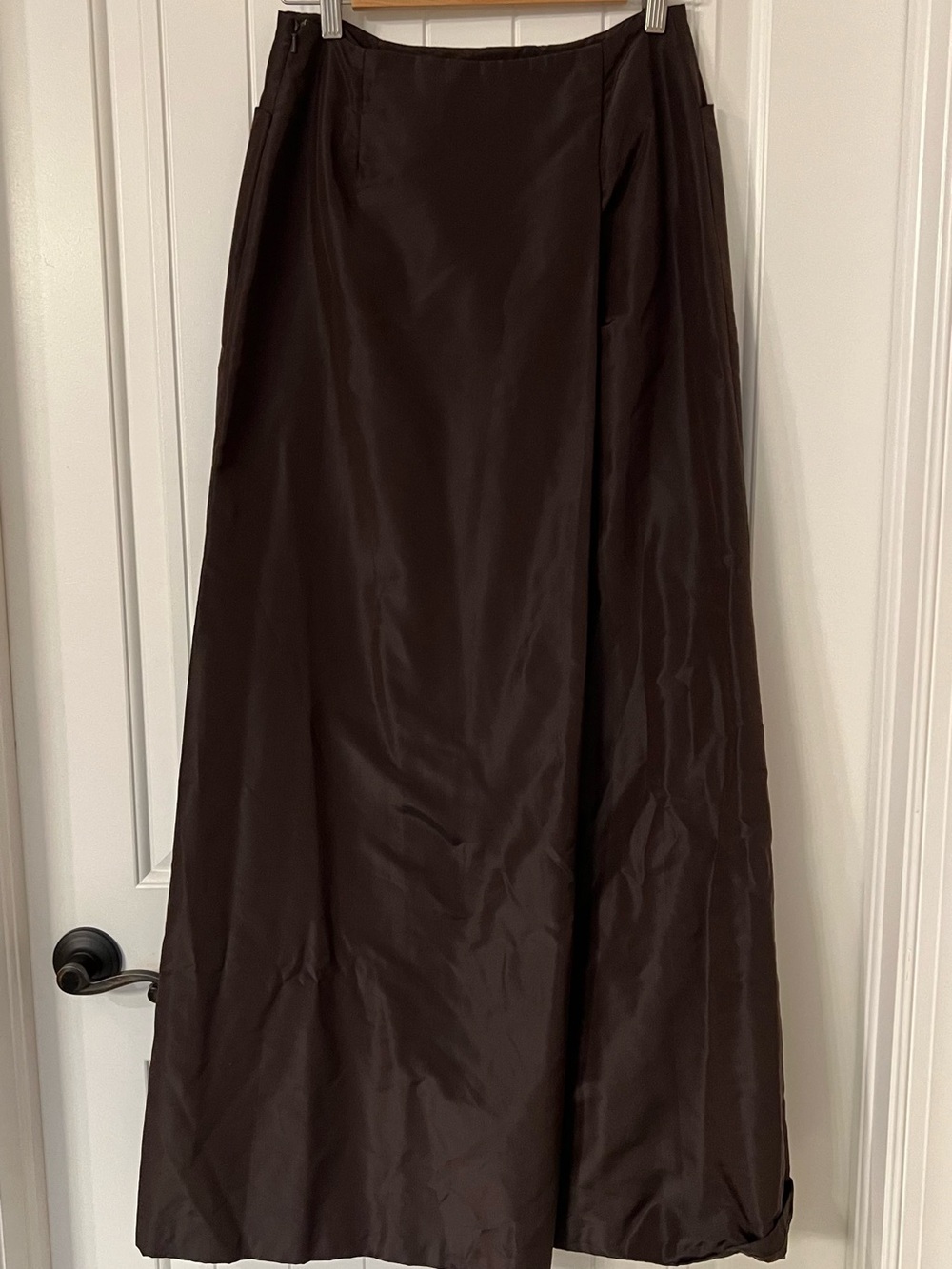 Never been worn Vintage Choc brown 100% silk skirt by Carmen Marc Valvo - Picture 4 of 15